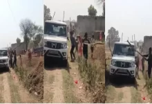 अवैध शराब कार्रवाई पर ग्रामीणों ने आबकारी टीम पर किया लाठी-डंडों से हमला