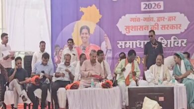 सूरजपुर दौरे पर सीएम साय, तेंदूपत्ता संग्राहकों से मिलकर सुनी समस्याएं