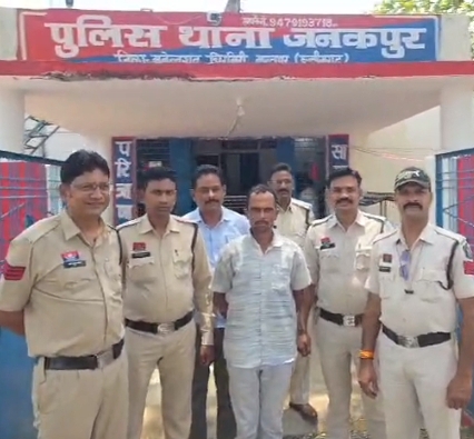 टीवीएस पावर एक्सल में गांजा तस्करी करते आरोपी गिरफ्तार, 6 लाख से ज्यादा का गांजा बरामद टीवीएस पावर एक्सल में गांजा तस्करी करते आरोपी गिरफ्तार, 6 लाख से ज्यादा का गांजा बरामद