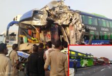 आगरा-लखनऊ एक्सप्रेसवे में डबल डेकर बस-कंटेनर में भिड़ंत, 22 घायल