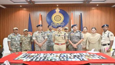 पुलिस ने 141 गुम मोबाइल फ़ोन उनके मालिकों को लौटाया