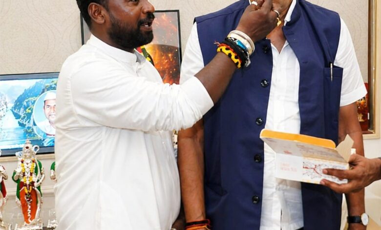 बृजमोहन को जिला आईटी सेल सह प्रभारी सदाशिव सोनी ने जन्मदिन पर दी शुभकामनाए