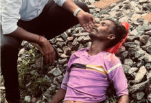 मानसिक रूप से विक्षिप्त युवक मालगाड़ी से टकराया