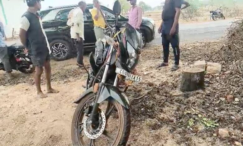 कार बाइक भिड़ंत में तीन युवकों की मौत