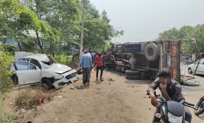 कार- मेटाडोर में भिड़ंत एक युवक की मौत, तीन गंभीर