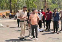 सड़क हादसा, हेलमेट पहनने के बाद भी सिर के परखच्चे उड़े