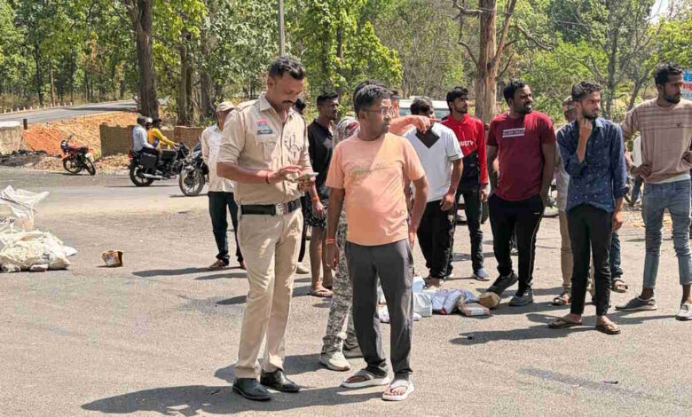 सड़क हादसा, हेलमेट पहनने के बाद भी सिर के परखच्चे उड़े