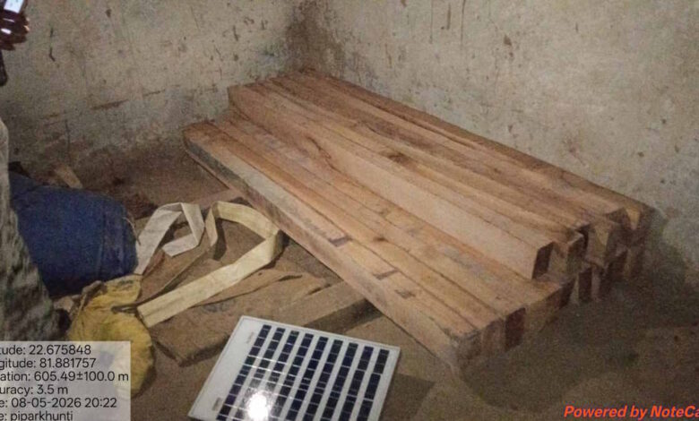 दो लकड़ी तस्कर 2 लाख की साल चिरान के साथ गिरफ्तार
