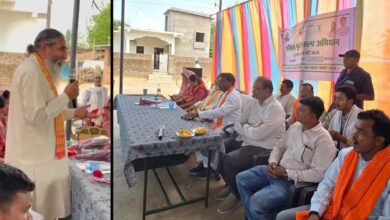 सांसद की सार्वजानिक फटकार, नाराज निरीक्षक कार्यक्रम से बिना जवाब दिए चले गए