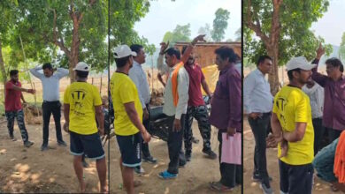 गलत सीमांकन पर ग्रामीणों ने आरआई पटवारी को बनाया बँधक