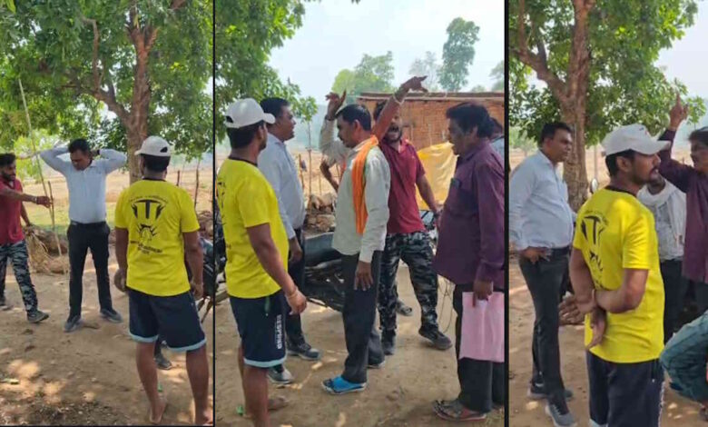गलत सीमांकन पर ग्रामीणों ने आरआई पटवारी को बनाया बँधक