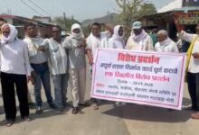 साढ़े तीन करोड़ की अधूरी सड़क से ग्रामीणों का फूटा गुस्सा किया जोरदार प्रदर्शन