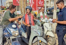 स्कूटी पर औचक निरीक्षण करने निकले डिप्टी सीएम साव