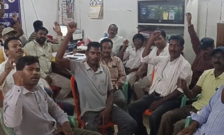 सर्व समाज ने प्रतापगंज की जमीन आवंटन निरस्त करने खोला मोर्चा सर्व समाज ने प्रतापगंज की जमीन आवंटन निरस्त करने खोला मोर्चा