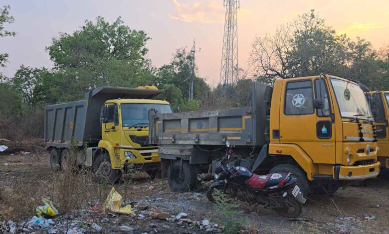 कलेक्टर कार्यालय से 500 मीटर दूर मिट्टी और मुरुम का अवैध खनन