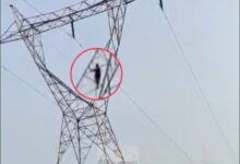 पत्नी के मायके जाने से नाराज पति चढ़ा हाईटेंशन टावर पर