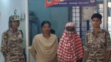 महिला अवैध गांजा विक्रय करते रंगे हाथाें गिरफ्तार 