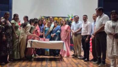 तहसीलदार पर पेशा कानून के उल्लंघन का आरोप लगाकर ग्रामीणाें ने एसडीएम को सौंपा ज्ञापन