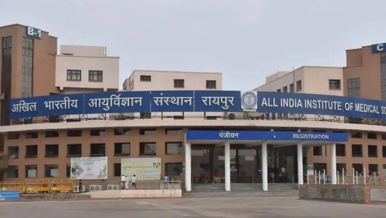 एम्स रायपुर में दुर्लभ जन्मजात त्वचा रोग से पीडि़त बच्ची को बहु-विषयक विशेषज्ञ उपचार