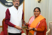 राज्यपाल डेका से राष्ट्रीय पिछड़ा वर्ग आयोग की अध्यक्ष साध्वी निरंजन ज्योति ने की सौजन्य भेंट