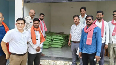 अवैध उर्वरक पर जिला प्रशासन की कार्रवाई, दो संस्थानों से भारी मात्रा में अवैध खाद जब्त