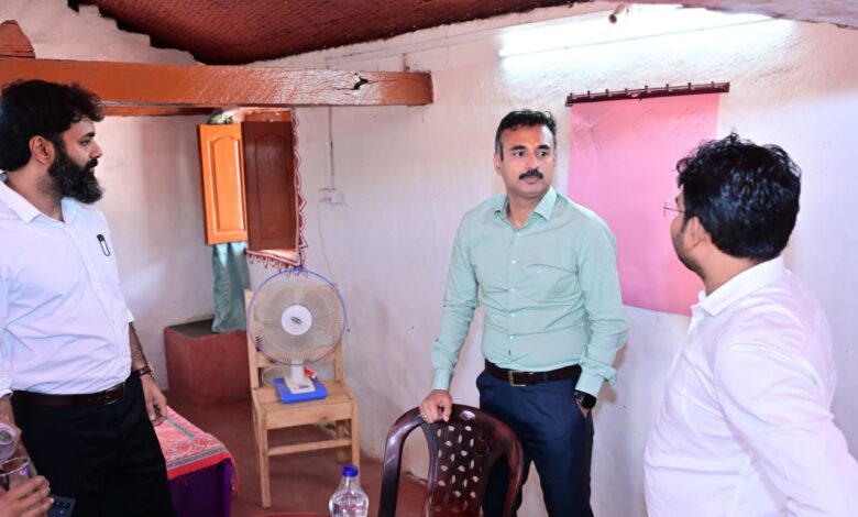प्रभारी सचिव आनंद ने केरे गांव के होमस्टे का किया अवलोकन प्रभारी सचिव आनंद ने केरे गांव के होमस्टे का किया अवलोकन