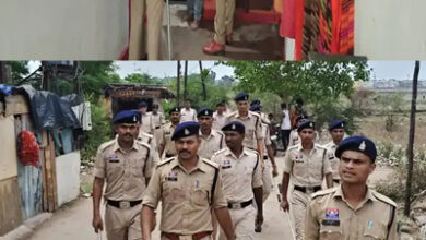 सरस्वती नगर, आमानाका और न्यू राजेंद्र नगर के बीएसयूपी कॉलोनी में पुलिस ने 300 से ज्यादा घरों में दी दबिश सरस्वती नगर, आमानाका और न्यू राजेंद्र नगर के बीएसयूपी कॉलोनी में पुलिस ने 300 से ज्यादा घरों में दी दबिश