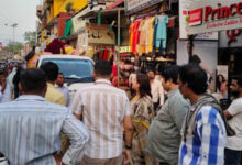 एवरग्रीन चौक से चिकनी मंदिर मार्ग अतिक्रमण मुक्त,30 दुकानों के सामने से सामान हटाया, 30 हजार का जुर्माना