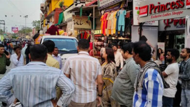 एवरग्रीन चौक से चिकनी मंदिर मार्ग अतिक्रमण मुक्त,30 दुकानों के सामने से सामान हटाया, 30 हजार का जुर्माना