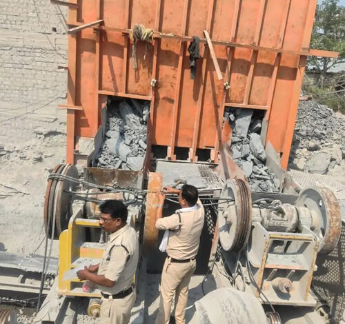 खनिज विभाग की कार्यवाही दो क्रशर जप्त कर खदान संचालन कराया बंद खनिज विभाग की कार्यवाही दो क्रशर जप्त कर खदान संचालन कराया बंद