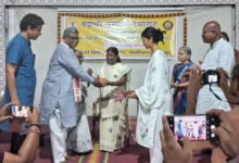 वनवासी कल्याण आश्रम ने पद्मश्री सम्मान से विभूषित बुधरी ताती और गोडबोले दंपति को किया सम्मानित