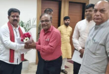 कुशाभाऊ ठाकरे विवि के कुलपति प्रो मनोज दयाल ने उपमुख्यमंत्री शर्मा से की सौजन्य भेंट