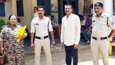 10 हजार का इनामी फरार दुष्कर्म का आरोपी गिरफ्तार 10 हजार का इनामी फरार दुष्कर्म का आरोपी गिरफ्तार