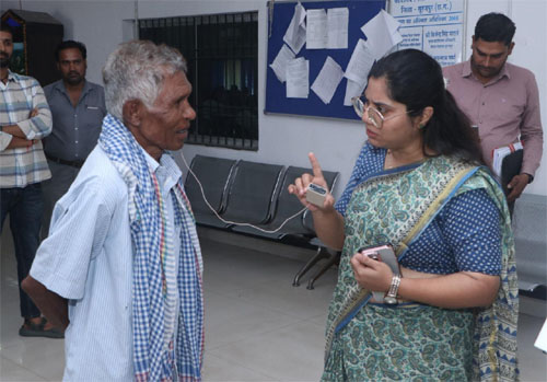 सुशासन तिहार बना बुजुर्गों का सहारा, 74 वर्षीय कोटवार को मिला श्रवण यंत्र