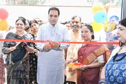 महाराष्ट्र मंडल के संचालन में आधुनिक आंगनबाड़ी का शुभारंभ, 25 बच्चों ने लिया प्रवेश, ज्यादातर बीपीएल परिवारों के महाराष्ट्र मंडल के संचालन में आधुनिक आंगनबाड़ी का शुभारंभ, 25 बच्चों ने लिया प्रवेश, ज्यादातर बीपीएल परिवारों के