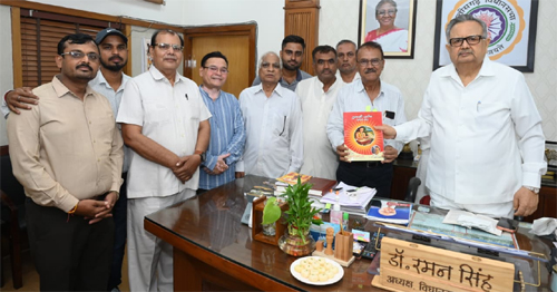 सरयू पारीण ब्राह्मण सभा भवन के भू भाटक में छूट के लिए डॉ रमन सिंह से मिला प्रतिनिधि मंडल सरयू पारीण ब्राह्मण सभा भवन के भू भाटक में छूट के लिए डॉ रमन सिंह से मिला प्रतिनिधि मंडल