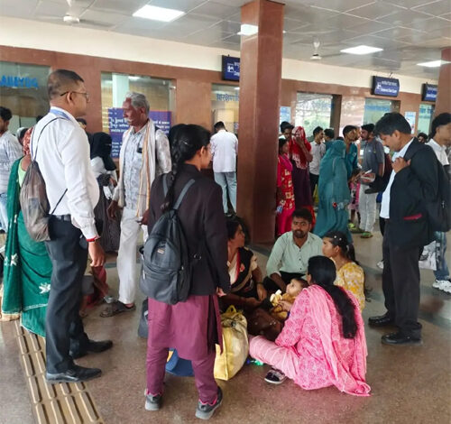 नाका टिकट चेकिंग अभियान : बिलासपुर मंडल ने 5,646 मामलों में कार्रवाई, 36 लाख से अधिक की वसूली नाका टिकट चेकिंग अभियान : बिलासपुर मंडल ने 5,646 मामलों में कार्रवाई, 36 लाख से अधिक की वसूली