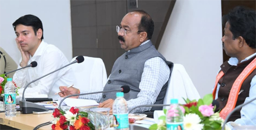 उप मुख्यमंत्री साव ने स्वच्छता दीदियों के नियमित स्वास्थ्य जांच और सुरक्षा किट प्रदान करने के दिए निर्देश उप मुख्यमंत्री साव ने स्वच्छता दीदियों के नियमित स्वास्थ्य जांच और सुरक्षा किट प्रदान करने के दिए निर्देश