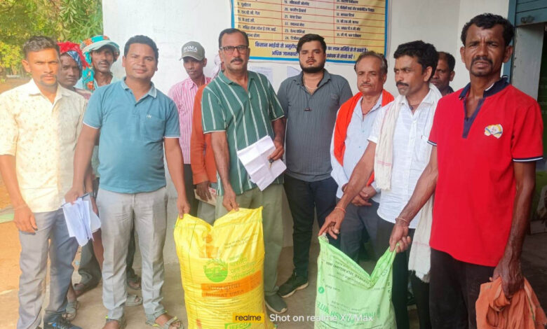 पर्याप्त खाद उपलब्ध, भंडारण और वितरण पिछले वर्ष की तुलना में तेज पर्याप्त खाद उपलब्ध, भंडारण और वितरण पिछले वर्ष की तुलना में तेज