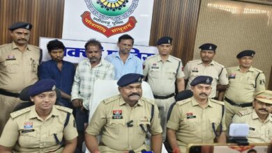 डबल मर्डर केस मामले में सराफा कारोबारी सहित दो गिरफ्तार डबल मर्डर केस मामले में सराफा कारोबारी सहित दो गिरफ्तार