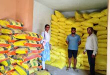 खाद की कालाबाजारी पर शिकंजा : अवैध भण्डारण पर कार्रवाई, गोदाम सील और खाद जब्त