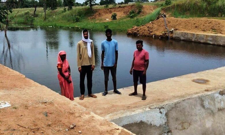 मनरेगा के चेकडेम ने बदली गांव की तस्वीर, अब बारिश नहीं बनेगी किसानों की मजबूरी मनरेगा के चेकडेम ने बदली गांव की तस्वीर, अब बारिश नहीं बनेगी किसानों की मजबूरी
