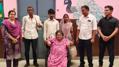दो साल बाद बेटे से मिली मां : समझाइश रंग लाई तो आंसुओं के साथ हुई घर वापसी दो साल बाद बेटे से मिली मां : समझाइश रंग लाई तो आंसुओं के साथ हुई घर वापसी