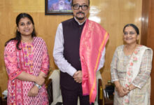 राज्यपाल डेका से सुप्रीम कोर्ट में छत्तीसगढ़ की स्टैंडिंग काउंसिल जैन ने की सौजन्य भेंट