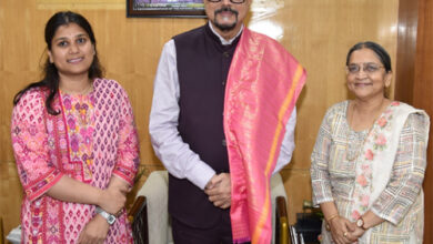 राज्यपाल डेका से सुप्रीम कोर्ट में छत्तीसगढ़ की स्टैंडिंग काउंसिल जैन ने की सौजन्य भेंट राज्यपाल डेका से सुप्रीम कोर्ट में छत्तीसगढ़ की स्टैंडिंग काउंसिल जैन ने की सौजन्य भेंट