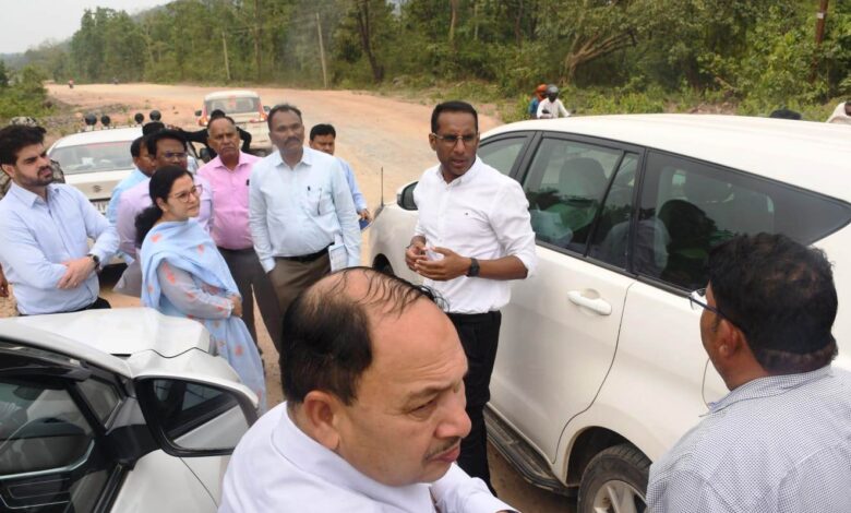 लोक निर्माण विभाग के सचिव ने कार्यों की धीमी गति पर जताई नाराजगी, ठेकेदारों को नोटिस जारी तथा ब्लैक-लिस्ट करने दिए निर्देश लोक निर्माण विभाग के सचिव ने कार्यों की धीमी गति पर जताई नाराजगी, ठेकेदारों को नोटिस जारी तथा ब्लैक-लिस्ट करने दिए निर्देश