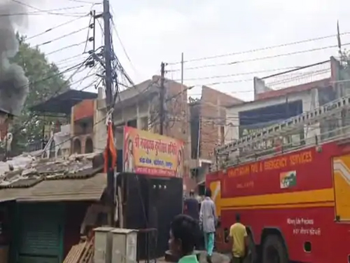 बढ़ईपारा इलाके के किराना दुकान में लगी अचानक आग, कोई हताहत नहीं
