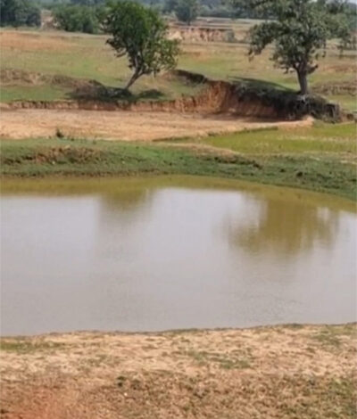 जशपुर के नीमगांव में कंटूर ट्रेंच, सोक पिट और डबरी जैसी संरचनाओं से बढ़ रही जल संचयन क्षमता जशपुर के नीमगांव में कंटूर ट्रेंच, सोक पिट और डबरी जैसी संरचनाओं से बढ़ रही जल संचयन क्षमता