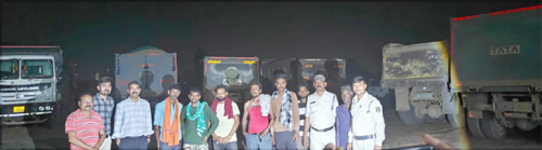 अवैध खनन मामले में 5 हाईवा और जेसीबी जब्त