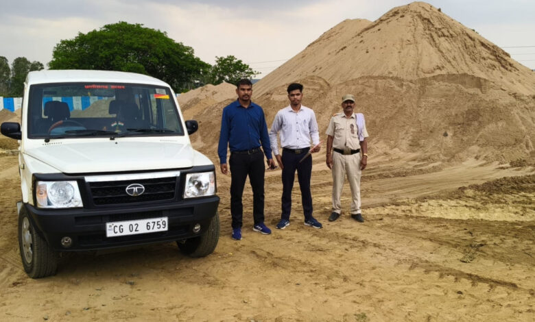 अवैध रेत भंडारण का मामले में मिक्सर प्लांट संचालक को नोटिस अवैध रेत भंडारण का मामले में मिक्सर प्लांट संचालक को नोटिस